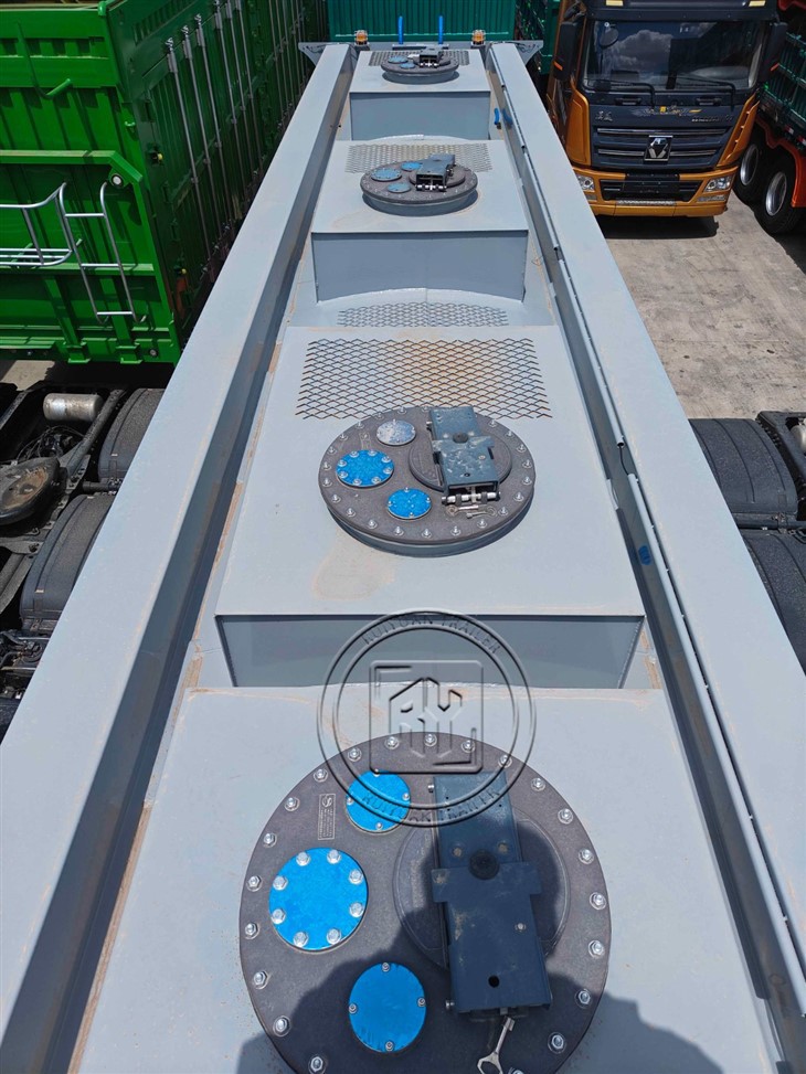 Three-axle Red Carbon Steel Tank Trailer