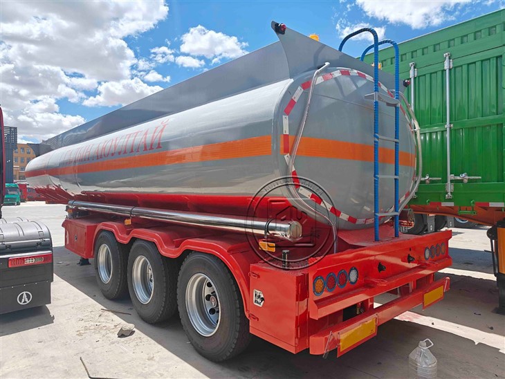 Three-axle Red Carbon Steel Tank Trailer